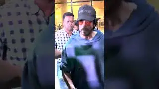 Shah Rukh Khan spotted at Mumbai Airport #shorts