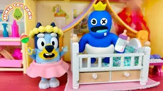 BLUEY Mummy and Blue Baby 🍼 | Bluey Toys | Rainbow Friends Toys
