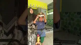 Pinjam Helm sepeda tapi kegedean #shorts