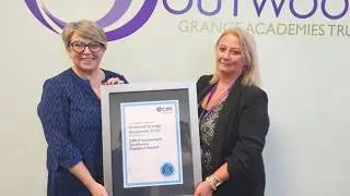 DFE and CIPS sign new MOU to strengthen commercial capability in education