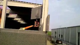 Hercuton: plaatsen prefab betonnen wandelementen bij InterTyre Moerdijk