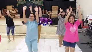 Latihan menari acara natal TK Methodist
