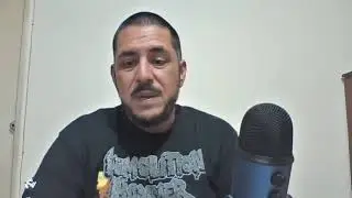 Amusia Muestra Su Colección De Discos (HD)