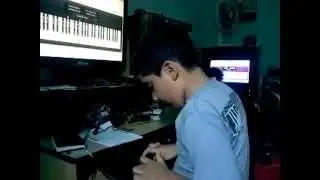 Bruno, tocando temas de Bleach, no virtualpiano.net