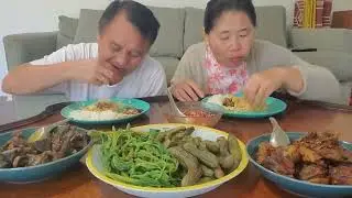 EATING RICE W/DUCK CURRY, DEER MEAT CURRY, CHILI SALAD, BOILED VEGGIES #VEGGIES 