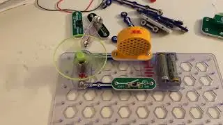 Snap Circuits Junior Select: Hear the Motor with Light