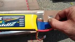 Safe battery removal from rc planes
