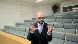 Close up -taikuutta: Eric Jones tekee kolikkotempun
