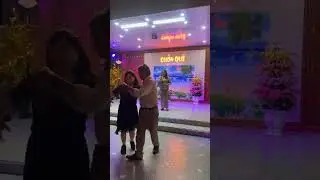 Rumba.tr&ecirc;n tay l&aacute; thư