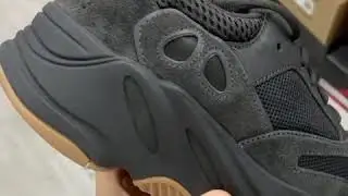 ADIDAS YEEZY BOOST 700 UTILITY BLACK