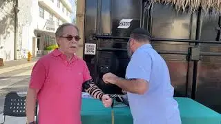 Praying with Rabbi Zev Katz