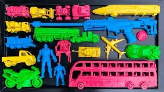Membersihkan mainan mobil-mobilan, pesawat terbang,superhero ,motor balap,anomali,bus tingkat.