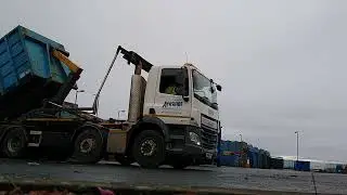 Roll on roll off/hook loader skip truck hard at work#daf