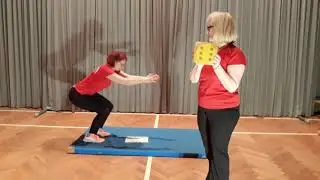 Kinderturnen Bianca & Martina  Springm&auml;use ELKI - Fit im Wohnzimmer