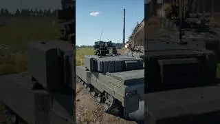 Военный танк использует ограниченную видимость противника