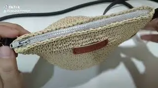 [Crochet] Hướng Dẫn Móc Dây Kéo Và May Vải Lót Vào Túi Cói-Sew Lining Fabric Into Paper Sedge Yarn.