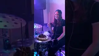 Blackout kids - Эхо (Полина Булина ученица школы барабанов ZamutBeats SPB) #drumgirl
