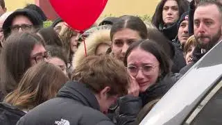 Tragedia di Pietracatella: folla commossa per l'ultimo saluto a Sara e Antonella - 10/01/2026