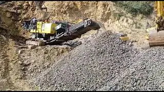 Komatsu BR380JG-1E0 mobile crusher