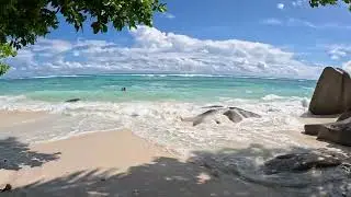 Entering Anse Source D'Argent Beach (Entrando a la playa Anse Source D'Argent)