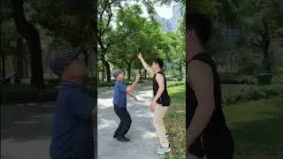 The old man&rsquo;s decisive moment [KINDNESS MAN] #kindness #respect #goodman #happy #humanities