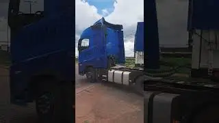 Volv&atilde;o  da Transoeste chegando na garagem em Rondon&oacute;polis - Mato Grosso #bitrem