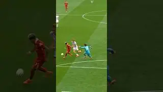 Luis D&iacute;az punishes the goalkeeper