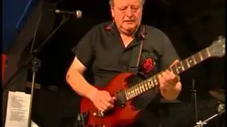 Mick Abrahams - I Wonder Who ( Live at Bishops Stortford Blues Club 24th November 2003)
