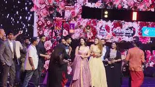Sunny Leone Mass Entry 😎 Queen Baby doll on stage