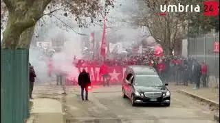 ' Mimmo il capo ultr&agrave; ' funerali storici a Perugia nello stadio Curi