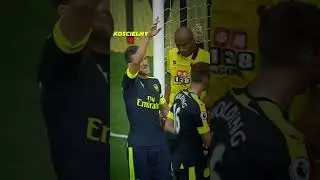 He switches legs to take a corner kick and ends up like this #football #cazorla