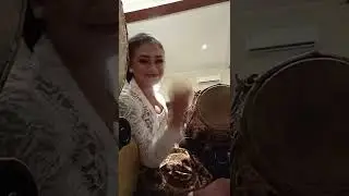 Bu dewi dosen lagi ngeplak kendang , muantap