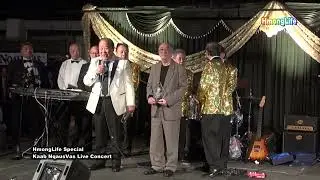 Kaab Nquas Vas band muab khoom plig rau Ajahn Lis Pheej thiab Ajan Lis Pov