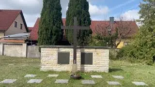 Das Kriegerdenkmal und die Kriegsgr&auml;berst&auml;tte Gablenz
