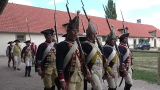 Zeitreise ins 18  Jahrhundert 2022 auf Schloss Fasanerie - Darstellung hessischer Regimenter