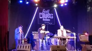 Shrimp City Slim performing a Bolivian blues at Festiblues