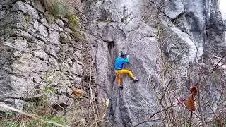 Free solo climbing, Beckov, boulder ,,Rad&scaron;ej pol&aacute;man&yacute; ako vetch&yacute;
