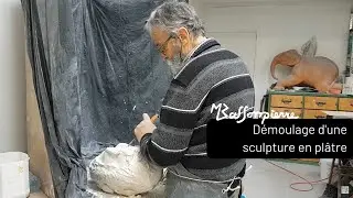 D&eacute;moulage d'une sculpture en pl&acirc;tre par Michel BASSOMPIERRE