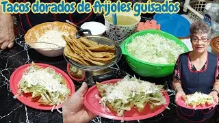 Tacos dorados de frijoles guisados 