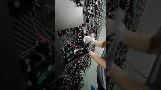 Technicians are installing the P1.5 soft connection module.#shorts #led #eagerled #leddisplay