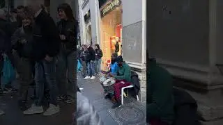 Street beats 🎶 ......... #cityvibes #italy #toledo #streetmusi