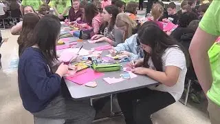 North Middle School students make hundreds of valentines for veterans