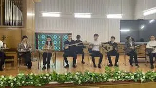 ,,Garduni buzruk”. 1 kurs talaba sozandalar ansambli ijro etadi.Rahbar dotsent Ravshan Abduazimov.