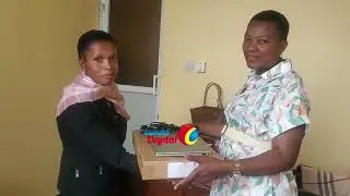 WALIMU HALMASHAURI YA WILAYA YA CHUNYA WAKABIDHIWA VIFAA VISAIDIZI