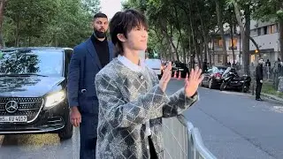 XU MINGHAO 디에잇 AT LOUIS VUITTON MEN'S SPRING SUMMER 2025 SHOW IN PARIS