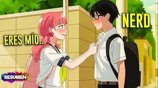 🥵La CHICA P0PULAR Se OBSESION&Oacute; Con el GENIO INTROVERTIDO 🥵 Resumen Anime (3)