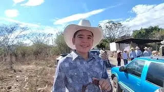Min. 3:05 mire a quien le mandaron Saludos 🤝 en la Cabalgata de Tlapala Guerrero .