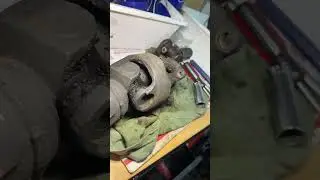 В режиме полного привода передняя часть автомобиля издавала шум, вот в чем причина.