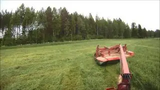 Esikuivatun s&auml;il&ouml;rehun korjuu, niitto