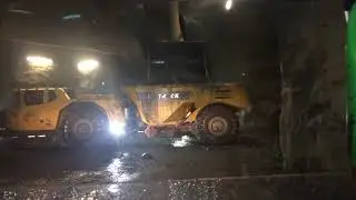 Siding Loading a 30 Ton Truck Underground with a Scoop